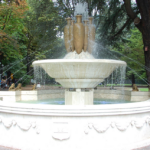 Risplende la Fontana delle Rane di Bolzano