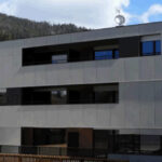 Merotto Bau stellt neuen WOBI-Wohnkomplex in Toblach fertig